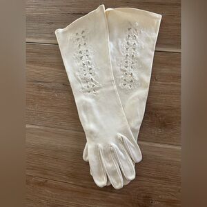 Vintage Wear Right Embroidered Cut Out Gloves 7.5